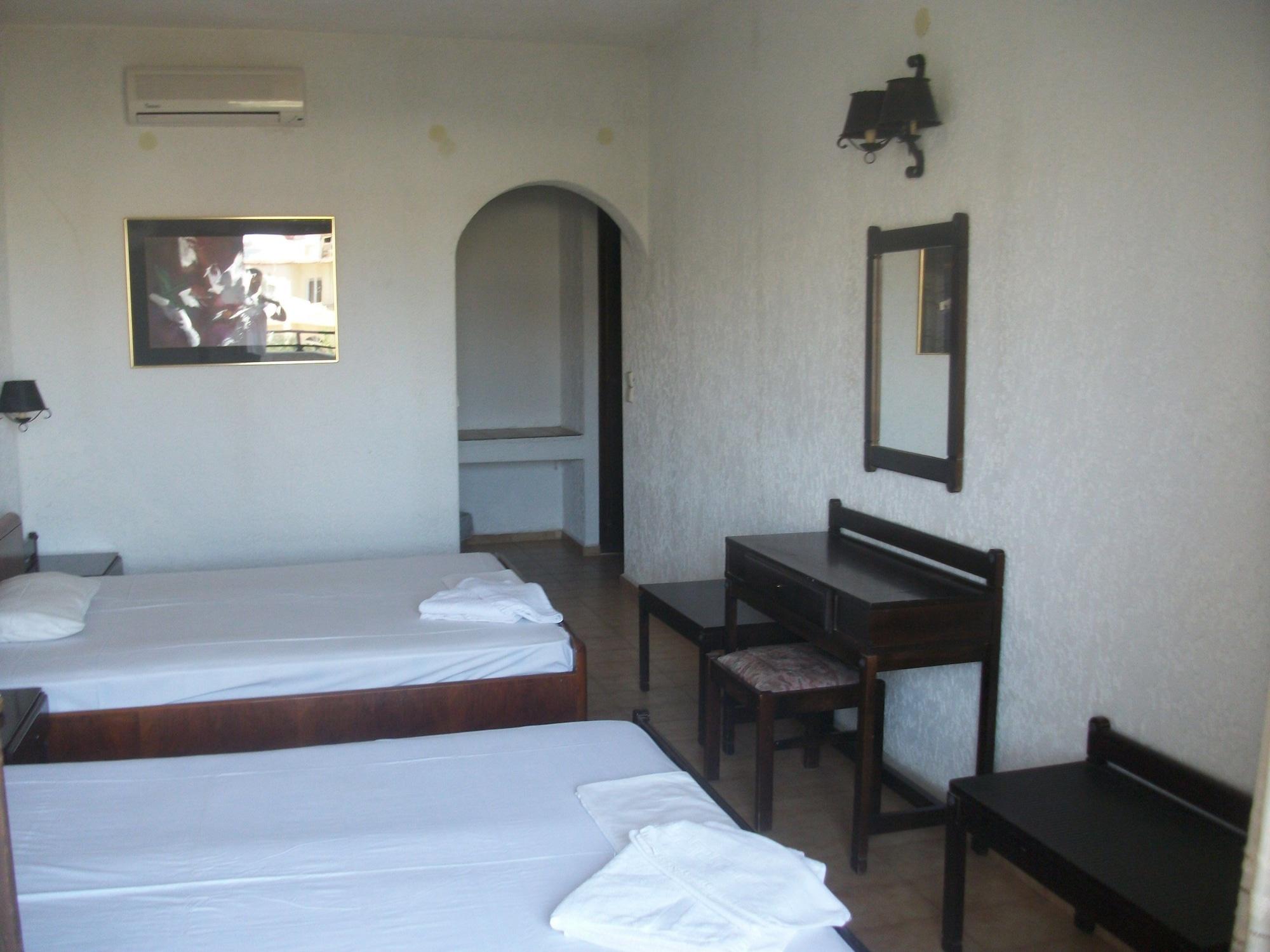 Efi Hotel Malia Esterno foto